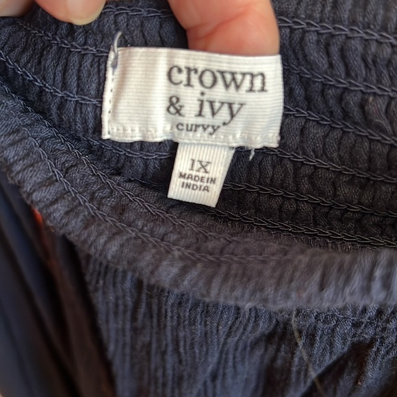 Crown & Ivy Navy Embroidered Off-Shoulder Peasant Top Sz 1X - Picture 5 of 7